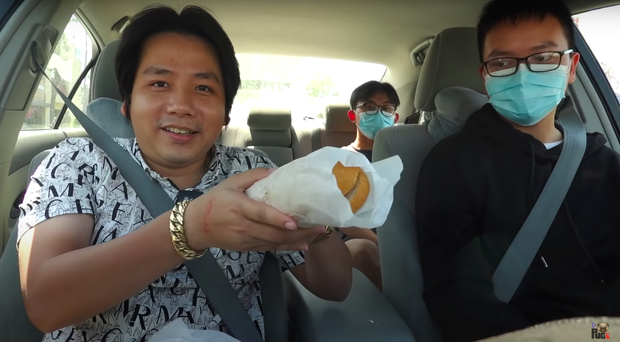 Khoa Pug review ăn lẩu Haidilao trong mùa dịch tại Mỹ, hé lộ loạt điểm khác biệt so với Việt Nam: Nhiều người sẽ rất “khó chịu” ở điểm này - Ảnh 1.