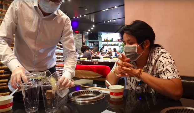 Khoa Pug review ăn lẩu Haidilao trong mùa dịch tại Mỹ, hé lộ loạt điểm khác biệt so với Việt Nam: Nhiều người sẽ rất “khó chịu” ở điểm này - Ảnh 6.