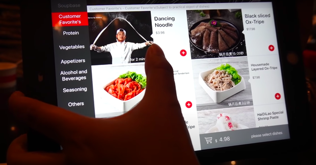 Khoa Pug review ăn lẩu Haidilao trong mùa dịch tại Mỹ, hé lộ loạt điểm khác biệt so với Việt Nam: Nhiều người sẽ rất “khó chịu” ở điểm này - Ảnh 4.