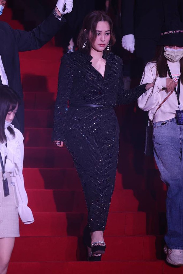 Chung Hân Đồng tăng cân không phanh, vòng 2 lớn cùng vóc dáng nặng nề khiến netizen choáng nặng - Ảnh 4.