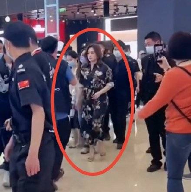 Chung Hân Đồng tăng cân không phanh, vòng 2 lớn cùng vóc dáng nặng nề khiến netizen choáng nặng - Ảnh 5.