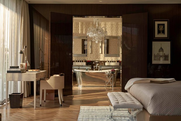 Biệt thự của Thái Công bị nhận xét là rối mắt, trông giống showroom đồ nội thất, không xứng với danh tiếng - Ảnh 5.