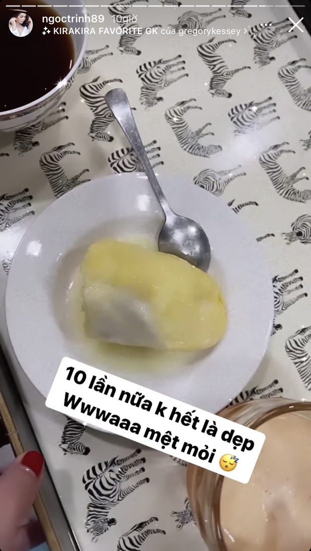 Ngọc Trinh bị tóm sống cảnh ăn sầu riêng lúc nửa đêm, nhìn tướng ngồi mà không nhịn được cười - Ảnh 1.