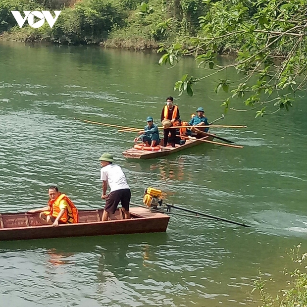 Lật thuyền trên sông Chảy khiến 1 người tử vong - Ảnh 1.