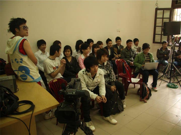 Gái xinh tự khui lại loạt ảnh chưa từng công bố của Bộ Tứ 10A8, nhìn cách ăn mặc ai cũng choáng - Ảnh 2.