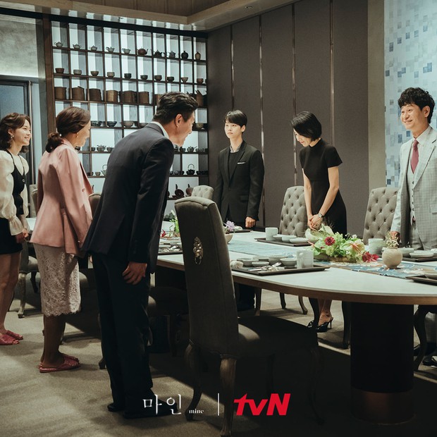 Xem MINE để biết một ngày của cái đồ có hơn 1000 tỷ trông như thế nào? - Ảnh 1.