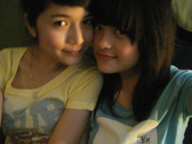 Gái xinh tự khui lại loạt ảnh chưa từng công bố của Bộ Tứ 10A8, nhìn cách ăn mặc ai cũng choáng - Ảnh 3.