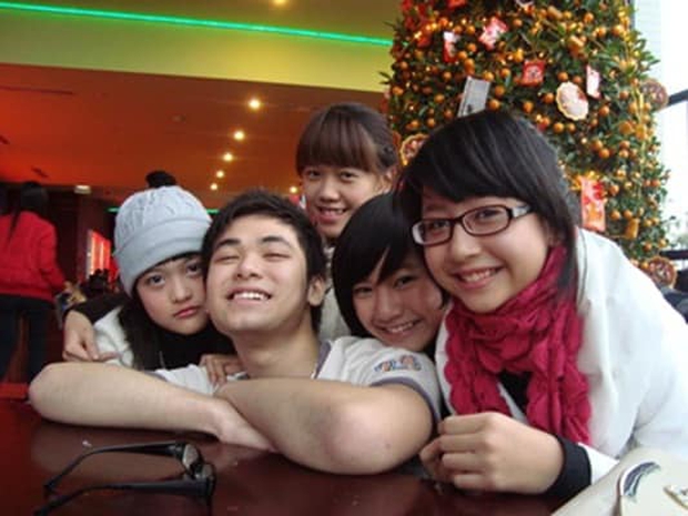 Gái xinh tự khui lại loạt ảnh chưa từng công bố của Bộ Tứ 10A8, nhìn cách ăn mặc ai cũng choáng - Ảnh 6.