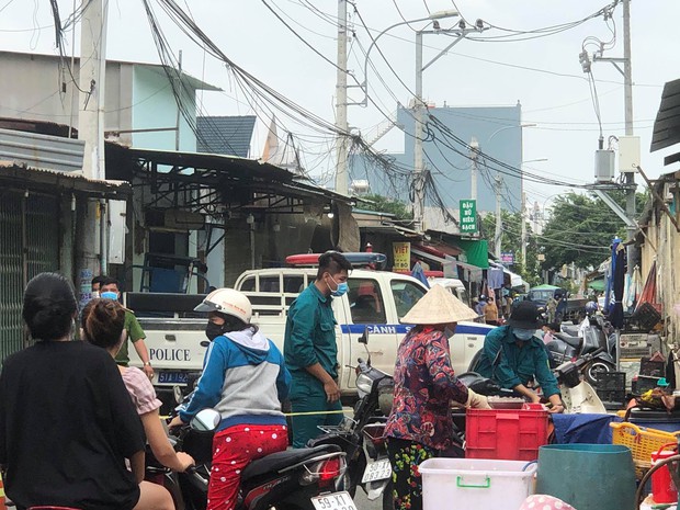 Vụ đổ xăng đốt nhà khiến đôi vợ chồng thương vong: Sau khi ra tay, nghi phạm còn tỏ ra đau buồn - Ảnh 2.