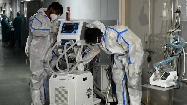 Tôi mất cả cha lẫn mẹ vì Covid, nhưng mừng vì họ không ra đi vào lúc này: Tâm sự đau lòng của người con gái trong địa ngục Covid không lối thoát tại Ấn Độ - Ảnh 2. Tôi mất cả cha lẫn mẹ vì Covid, nhưng mừng vì họ không ra đi vào lúc này: Tâm sự đau lòng của người con gái trong địa ngục Covid không lối thoát tại Ấn Độ - Ảnh 2.