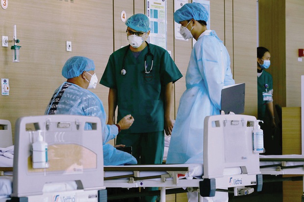 Sở Y tế TP.HCM yêu cầu tăng cường chống dịch cho các cơ sở y tế, xét nghiệm COVID-19 với tất cả bệnh nhân và thân nhân - Ảnh 2.