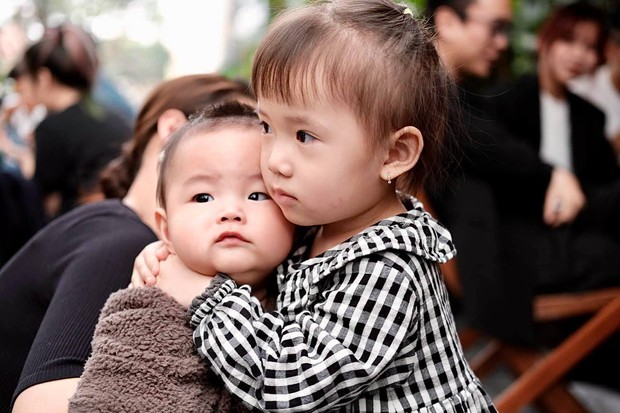 JustaTee đăng ảnh chill với con gái kiểu gì mà để netizen vào khen con trai thần thái hơn bố, không biết nên khóc hay nên cười nữa! - Ảnh 6.