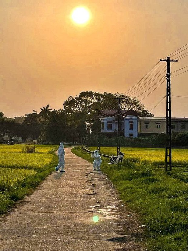 Trăng mật trong tâm dịch của vợ chồng bác sĩ trẻ ở Quảng Ninh - Ảnh 3.