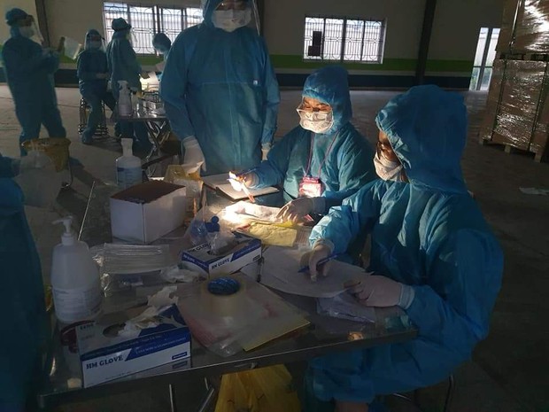 Trăng mật trong tâm dịch của vợ chồng bác sĩ trẻ ở Quảng Ninh - Ảnh 5.