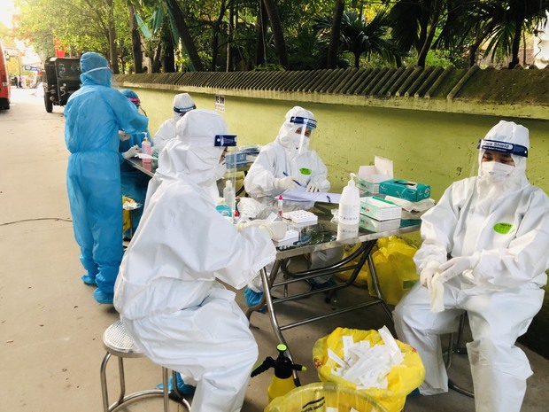 Trăng mật trong tâm dịch của vợ chồng bác sĩ trẻ ở Quảng Ninh - Ảnh 6.