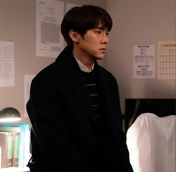 4 chuyện tình bỏ ngỏ đợi hồi kết ở Hospital Playlist 2: Jo Jung Suk có cưa đổ crush 20 năm? - Ảnh 2. 4 chuyện tình bỏ ngỏ đợi hồi kết ở Hospital Playlist 2: Jo Jung Suk có cưa đổ crush 20 năm? - Ảnh 2.