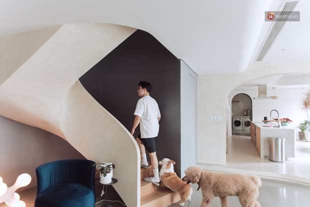 Cận cảnh penthouse 8 tỷ của Vũ Dino: Góc nào cũng chill, sofa hơn 100 triệu khiến khách chỉ muốn... làm biếng - Ảnh 10. Cận cảnh penthouse 8 tỷ của Vũ Dino: Góc nào cũng chill, sofa hơn 100 triệu khiến khách chỉ muốn... làm biếng - Ảnh 10.
