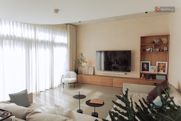 Cận cảnh penthouse 8 tỷ của Vũ Dino: Góc nào cũng chill, sofa hơn 100 triệu khiến khách chỉ muốn... làm biếng - Ảnh 4. Cận cảnh penthouse 8 tỷ của Vũ Dino: Góc nào cũng chill, sofa hơn 100 triệu khiến khách chỉ muốn... làm biếng - Ảnh 4.
