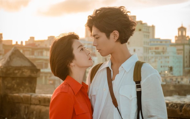 Tuyển tập phốt chấn động của Song Hye Kyo: Từ đại gia bao nuôi đến ngoại tình với bạn của chồng, sốc nhất lần cúi gập xin lỗi - Ảnh 4.