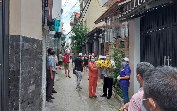 TP.HCM: Chính thức tháo dỡ phong tỏa 2 con hẻm liên quan đến Hội truyền giáo Phục Hưng - Ảnh 3.