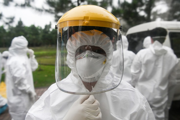 PGS Trần Đắc Phu: Đừng để “đốm lửa” thành “đám cháy”. Nếu số ca Covid-19 ở Việt Nam lên tới 10.000, thiệt hại kinh tế rất lớn! - Ảnh 2.