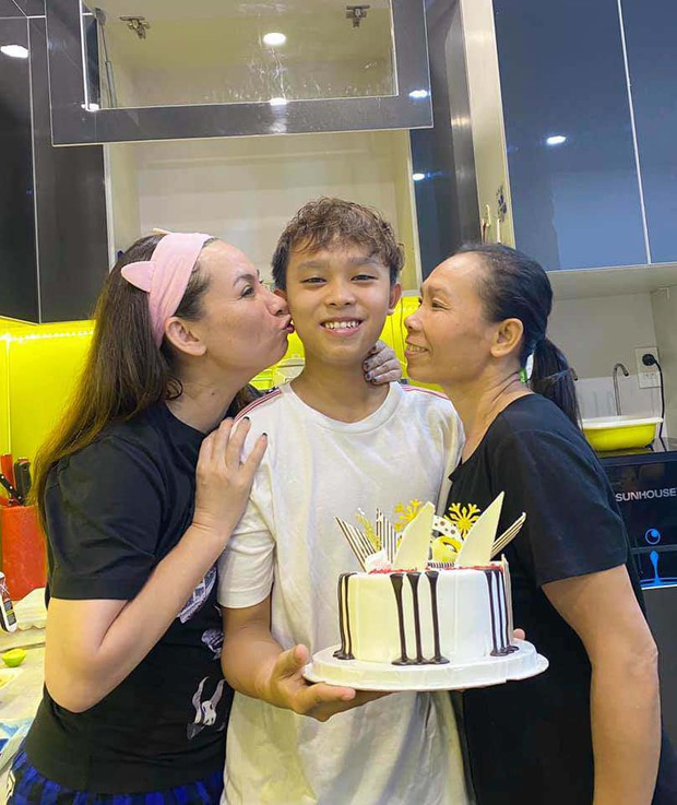 Giữa lùm xùm, netizen khui tình tiết bố mẹ Hồ Văn Cường phản ứng khi Phi Nhung tố con ruột mắc bệnh ngôi sao - Ảnh 5. Giữa lùm xùm, netizen khui tình tiết bố mẹ Hồ Văn Cường phản ứng khi Phi Nhung tố con ruột mắc bệnh ngôi sao - Ảnh 5.