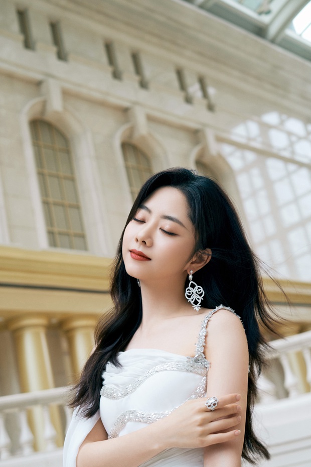 Dàn sao đổ bộ lễ trao giải Bạch Ngọc Lan: Cúc Tịnh Y đẹp như tiên tử, đè bẹp Nghê Ni - Quan Hiểu Đồng khoe vòng 1 hết cỡ - Ảnh 13. Dàn sao đổ bộ lễ trao giải Bạch Ngọc Lan: Cúc Tịnh Y đẹp như tiên tử, đè bẹp Nghê Ni - Quan Hiểu Đồng khoe vòng 1 hết cỡ - Ảnh 13.