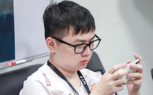 Cùng bạn trai tuyển thủ đi qua giông bão drama, các nóc nhà thể hiện được những gì? - Ảnh 7. Cùng bạn trai tuyển thủ đi qua giông bão drama, các nóc nhà thể hiện được những gì? - Ảnh 7.