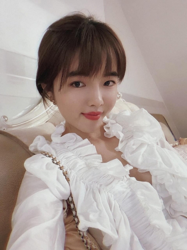 Cùng bạn trai tuyển thủ đi qua giông bão drama, các nóc nhà thể hiện được những gì? - Ảnh 9. Cùng bạn trai tuyển thủ đi qua giông bão drama, các nóc nhà thể hiện được những gì? - Ảnh 9.