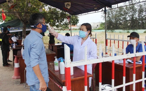 Quảng Nam dừng kiểm soát, cách ly người về từ Đà Nẵng - Ảnh 1. Quảng Nam dừng kiểm soát, cách ly người về từ Đà Nẵng - Ảnh 1.