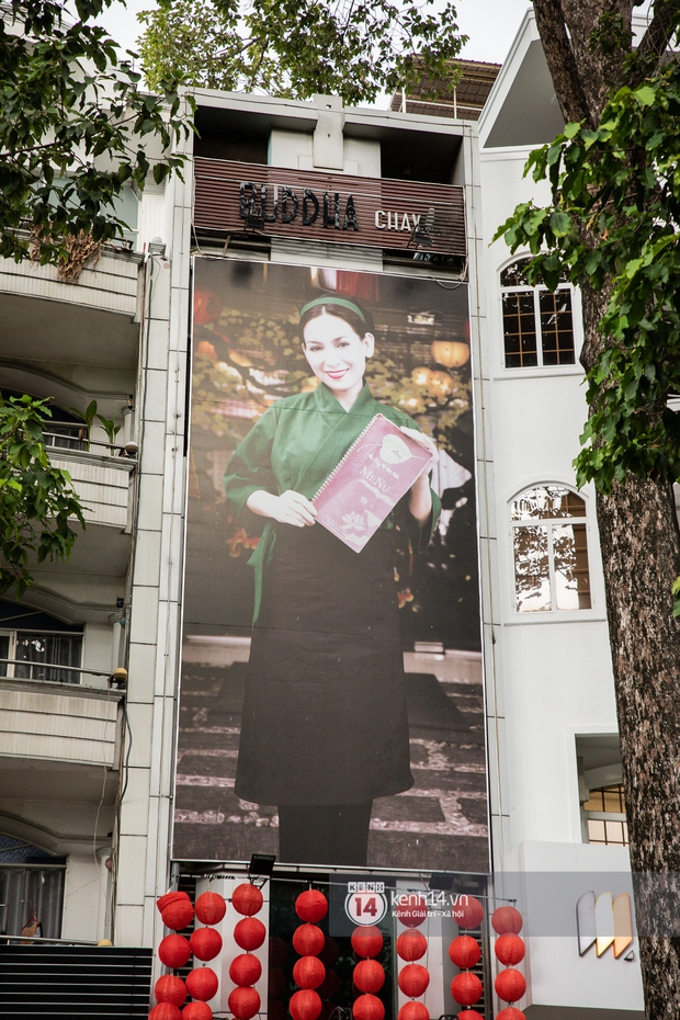 Về nhà Phi Nhung giữa loạt drama: 4 tầng lầu và chiếc Mẹc to đùng đậu ngay cửa, hàng xóm xôn xao ủa Hồ Văn Cường có bị nhốt đâu ta? - Ảnh 11. Về nhà Phi Nhung giữa loạt drama: 4 tầng lầu và chiếc Mẹc to đùng đậu ngay cửa, hàng xóm xôn xao ủa Hồ Văn Cường có bị nhốt đâu ta? - Ảnh 11.