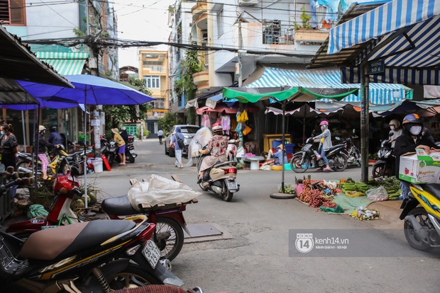 Về nhà Phi Nhung giữa loạt drama: 4 tầng lầu và chiếc Mẹc to đùng đậu ngay cửa, hàng xóm xôn xao ủa Hồ Văn Cường có bị nhốt đâu ta? - Ảnh 8. Về nhà Phi Nhung giữa loạt drama: 4 tầng lầu và chiếc Mẹc to đùng đậu ngay cửa, hàng xóm xôn xao ủa Hồ Văn Cường có bị nhốt đâu ta? - Ảnh 8.