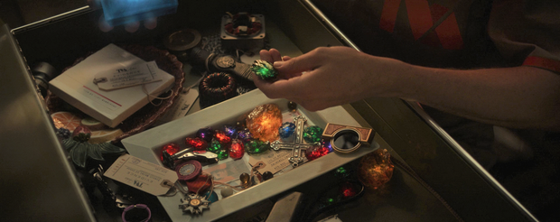 Chi tiết chấn động Marvel trong Loki tập 1: Hóa ra Black Widow lẫn Gamora chết đều vô nghĩa, Thanos đúng là tuổi tôm? - Ảnh 1. Chi tiết chấn động Marvel trong Loki tập 1: Hóa ra Black Widow lẫn Gamora chết đều vô nghĩa, Thanos đúng là tuổi tôm? - Ảnh 1.