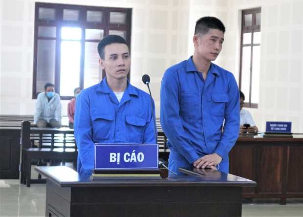 Rủ nhau vận chuyển hàng cấm, 2 thanh niên chia 33 năm tù - Ảnh 1. Rủ nhau vận chuyển hàng cấm, 2 thanh niên chia 33 năm tù - Ảnh 1.