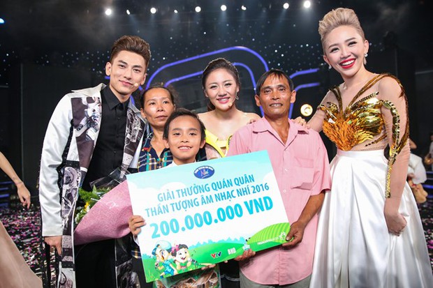 Phi Nhung giải thích lý do giữ 200 triệu đồng tiền thưởng quán quân của Hồ Văn Cường suốt 5 năm, netizen đồng loạt có chung 1 quan điểm! - Ảnh 2. Phi Nhung giải thích lý do giữ 200 triệu đồng tiền thưởng quán quân của Hồ Văn Cường suốt 5 năm, netizen đồng loạt có chung 1 quan điểm! - Ảnh 2.