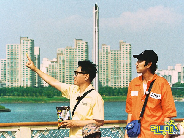 Bộ ảnh xúc động, đẹp như mơ của Lee Kwang Soo trong tập cuối ghi hình Running Man - Ảnh 9. Bộ ảnh xúc động, đẹp như mơ của Lee Kwang Soo trong tập cuối ghi hình Running Man - Ảnh 9.