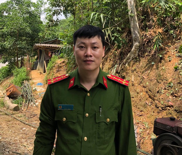 Đại uý công an kể lại phút sinh tử cứu người trong nước lũ: Chậm 2 phút nữa là không cứu được - Ảnh 1. Đại uý công an kể lại phút sinh tử cứu người trong nước lũ: Chậm 2 phút nữa là không cứu được - Ảnh 1.