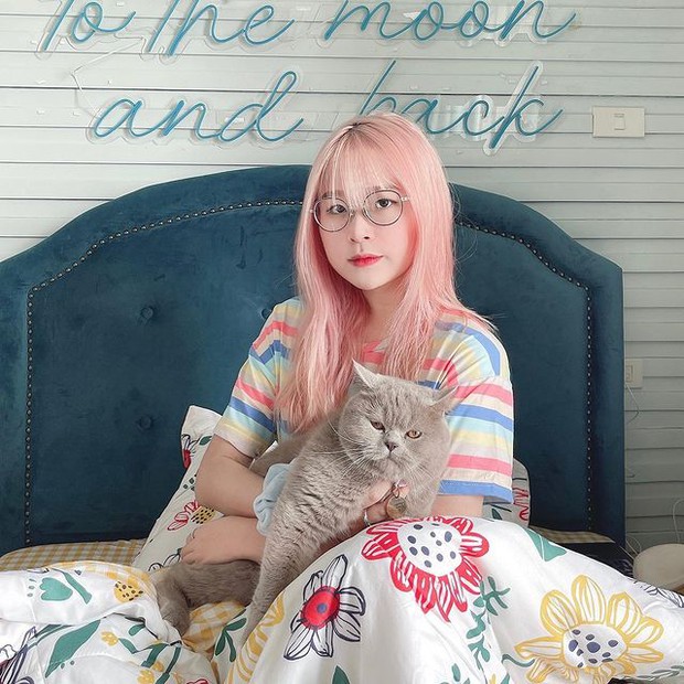 Ai bảo đi chơi mới được mặc đẹp, các nàng sắm váy ngủ giống rich kid Chao để xinh xắn ngay cả khi ở nhà nào - Ảnh 1.