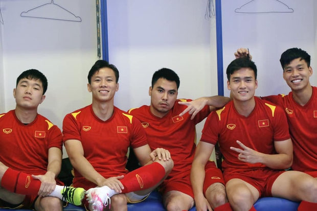 Đội trưởng dàn nam thần ĐT Việt Nam đăng ảnh trước giờ đấu Malaysia, fan bật mode hóng hết cỡ - Ảnh 1. Đội trưởng dàn nam thần ĐT Việt Nam đăng ảnh trước giờ đấu Malaysia, fan bật mode hóng hết cỡ - Ảnh 1.