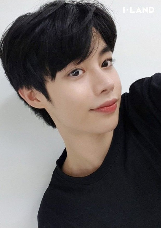 Knet ngỡ ngàng trước tin trainee Việt Hanbin sắp debut, khen giống đàn em BTS nhưng tên khó đọc quá! - Ảnh 2. Knet ngỡ ngàng trước tin trainee Việt Hanbin sắp debut, khen giống đàn em BTS nhưng tên khó đọc quá! - Ảnh 2.