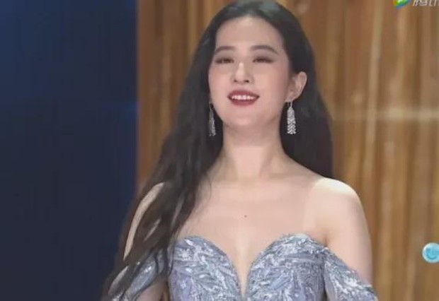 Nhìn ảnh không PTS mới thấy Lưu Diệc Phi lừa Cnet ngoạn mục thế nào, visual chẳng thể trở lại thời kỳ đỉnh cao trước đây - Ảnh 8. Nhìn ảnh không PTS mới thấy Lưu Diệc Phi lừa Cnet ngoạn mục thế nào, visual chẳng thể trở lại thời kỳ đỉnh cao trước đây - Ảnh 8.