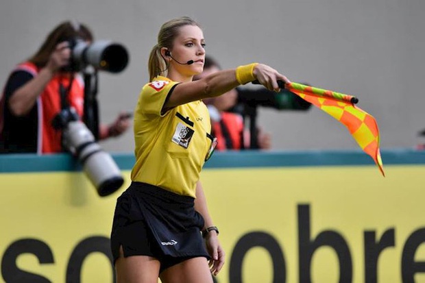 Nữ trọng tài xinh đẹp lên tiếng về thông tin được giao cầm còi trận Việt Nam vs Malaysia - Ảnh 2. Nữ trọng tài xinh đẹp lên tiếng về thông tin được giao cầm còi trận Việt Nam vs Malaysia - Ảnh 2.