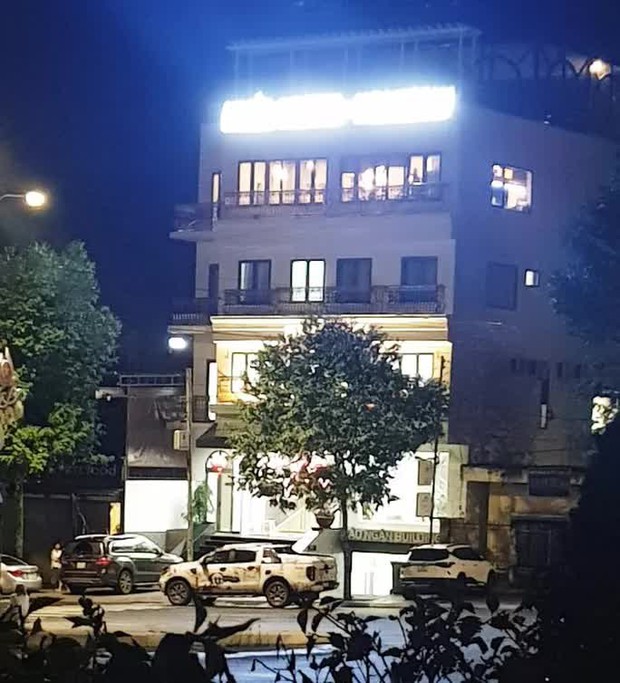 Nóng: Nhóm người tạm trú tại Thẩm mỹ viện Minh Châu Asian Luxury hỗn chiến, 2 người nhập viện - Ảnh 1. Nóng: Nhóm người tạm trú tại Thẩm mỹ viện Minh Châu Asian Luxury hỗn chiến, 2 người nhập viện - Ảnh 1.
