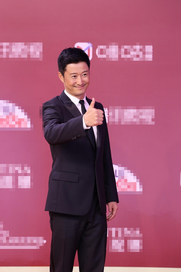 Siêu thảm đỏ LHP Thượng Hải: Nghê Ni khoe vòng 1 lấp ló, ai ngờ bị Quan Hiểu Đồng cùng đàn em 2001 chặt chém ác liệt - Ảnh 27.