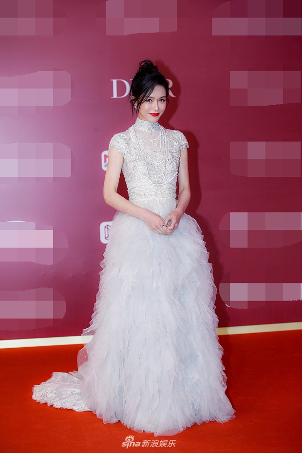 Siêu thảm đỏ LHP Thượng Hải: Nghê Ni khoe vòng 1 lấp ló, ai ngờ bị Quan Hiểu Đồng cùng đàn em 2001 chặt chém ác liệt - Ảnh 22.