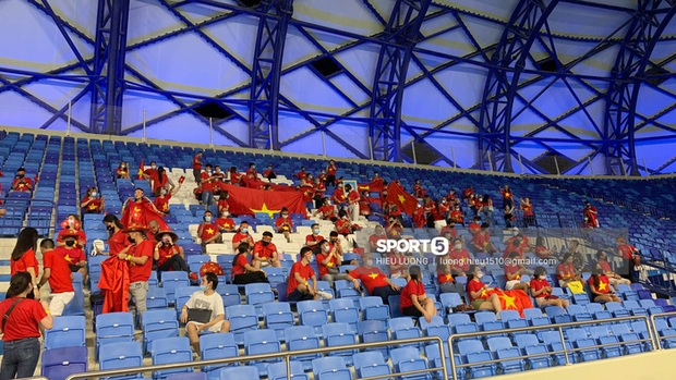 Nhan sắc trên khán đài: Việt Nam 1-0 Malaysia - Ảnh 5. Nhan sắc trên khán đài: Việt Nam 1-0 Malaysia - Ảnh 5.
