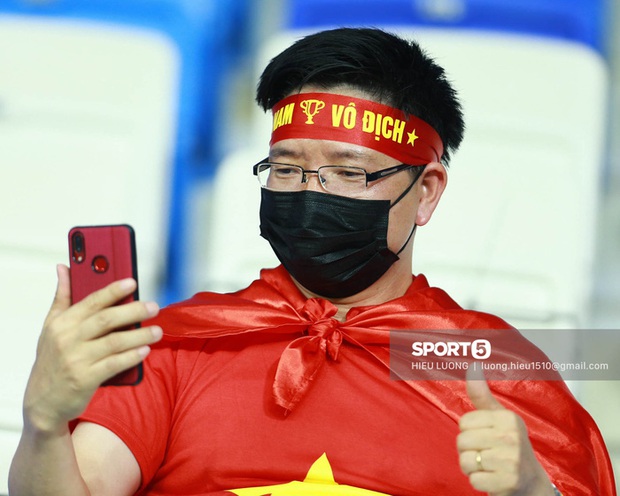 Nhan sắc trên khán đài: Việt Nam 1-0 Malaysia - Ảnh 7. Nhan sắc trên khán đài: Việt Nam 1-0 Malaysia - Ảnh 7.
