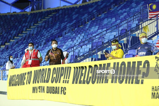 Nhan sắc trên khán đài: Việt Nam 1-0 Malaysia - Ảnh 8. Nhan sắc trên khán đài: Việt Nam 1-0 Malaysia - Ảnh 8.