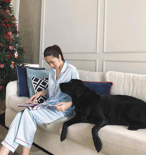 Hà Tăng thành sinh viên học online, nhan sắc con dâu nhà tỷ phú qua camera máy tính như thế nào mà dân tình tròn mắt? - Ảnh 3. Hà Tăng thành sinh viên học online, nhan sắc con dâu nhà tỷ phú qua camera máy tính như thế nào mà dân tình tròn mắt? - Ảnh 3.