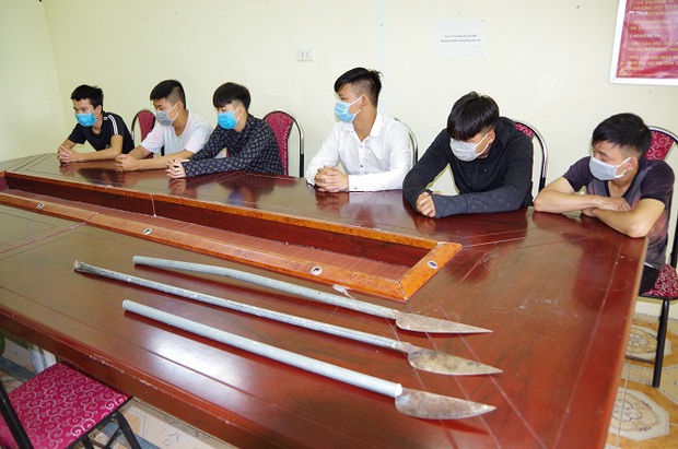 Hà Giang: Nhóm học sinh cầm dao phóng lợn tìm đánh người, không thấy liền chém chủ quán bia - Ảnh 1. Hà Giang: Nhóm học sinh cầm dao phóng lợn tìm đánh người, không thấy liền chém chủ quán bia - Ảnh 1.